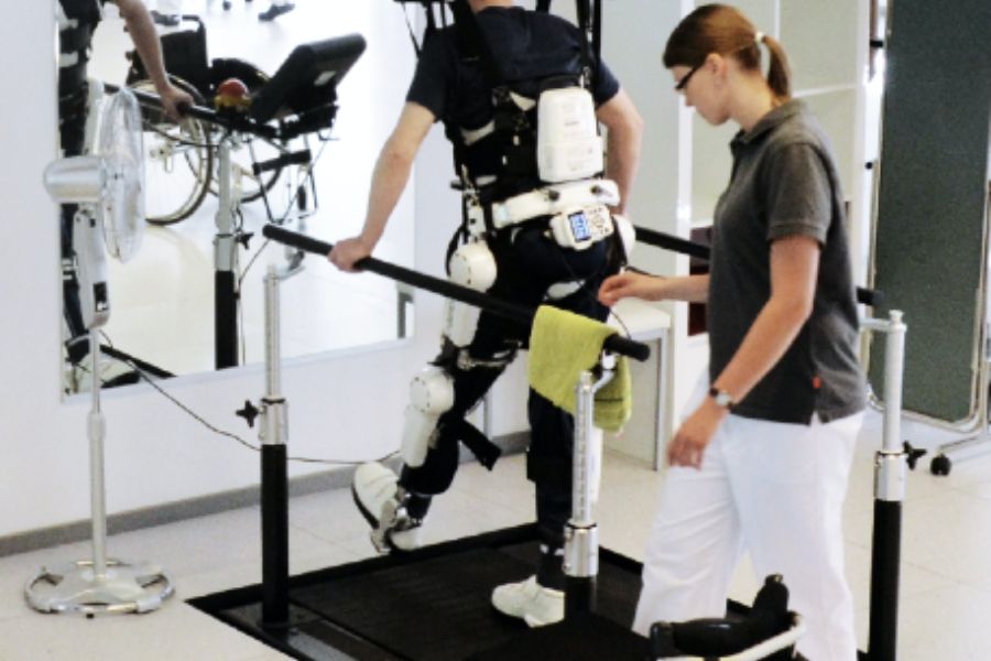 Cerebrovascular diseases cured by Cyberdyne HAL treatment 